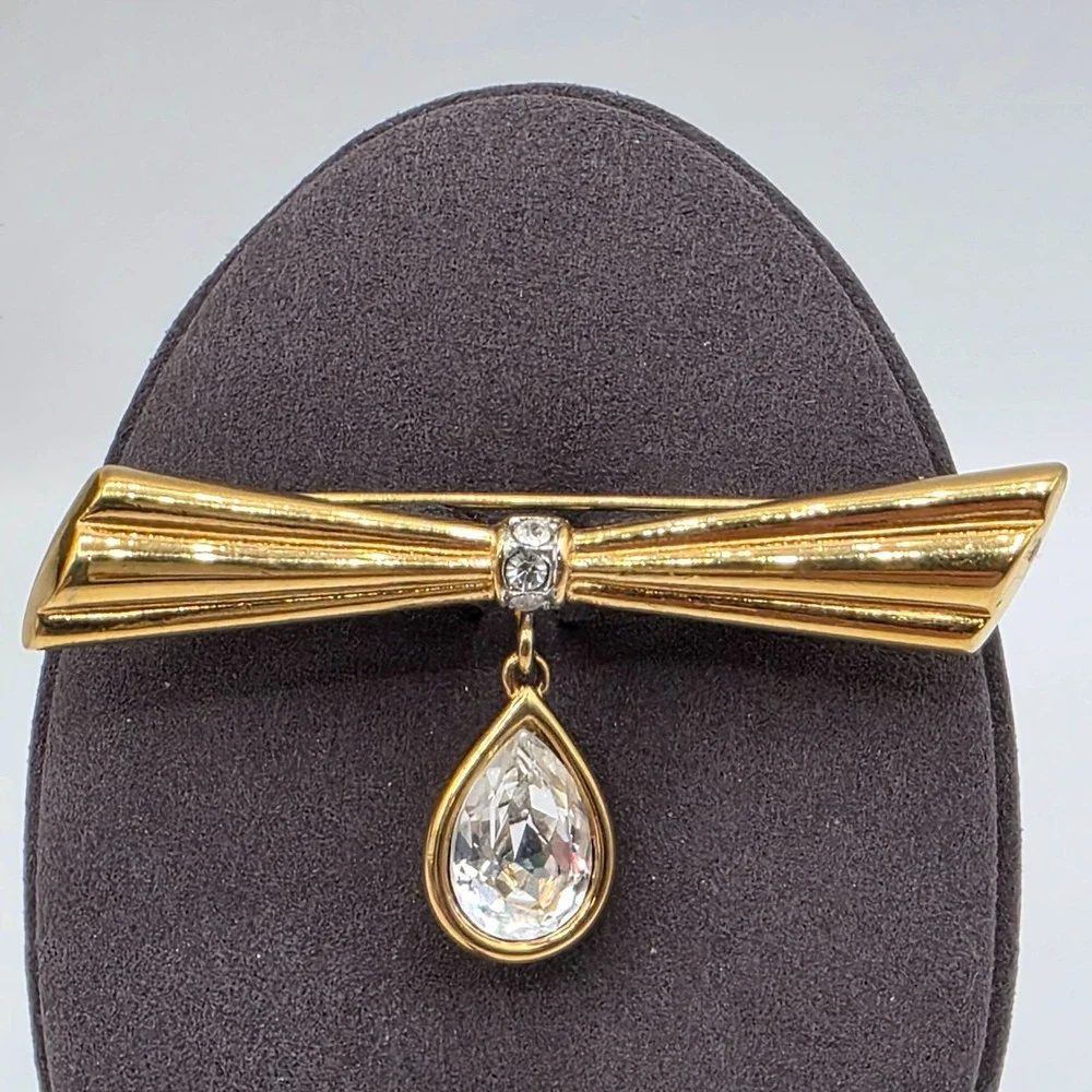 Monet‎ Gold Tone Bow Brooch with Teardrop Crystal Dangle Pin Vintage Signed